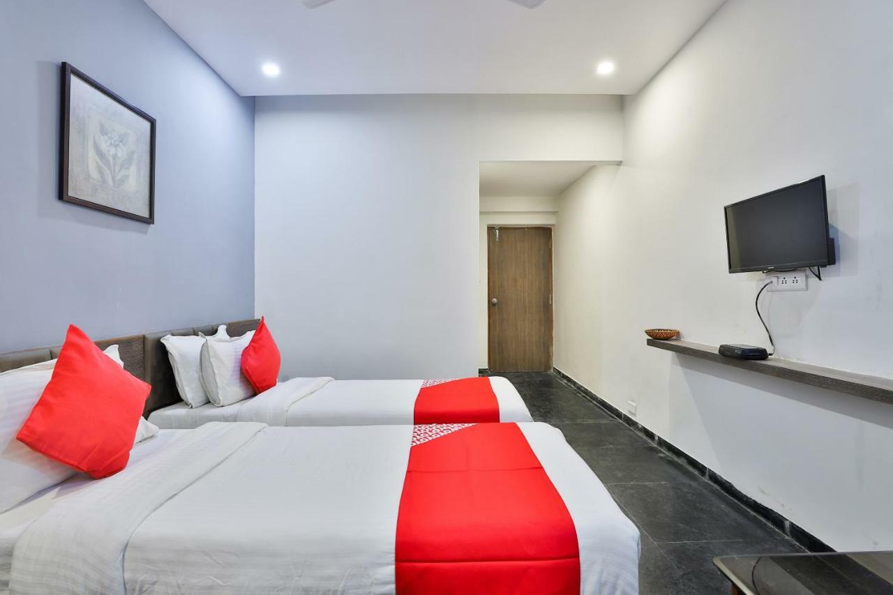 Hotel Chicago 阿穆达巴 外观 照片